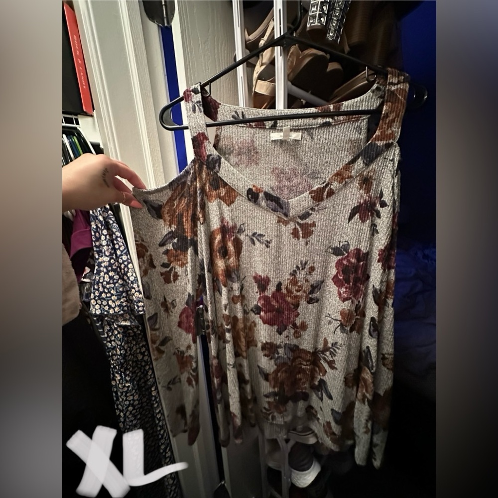 Women’s open shoulder long sleeve floral sweater